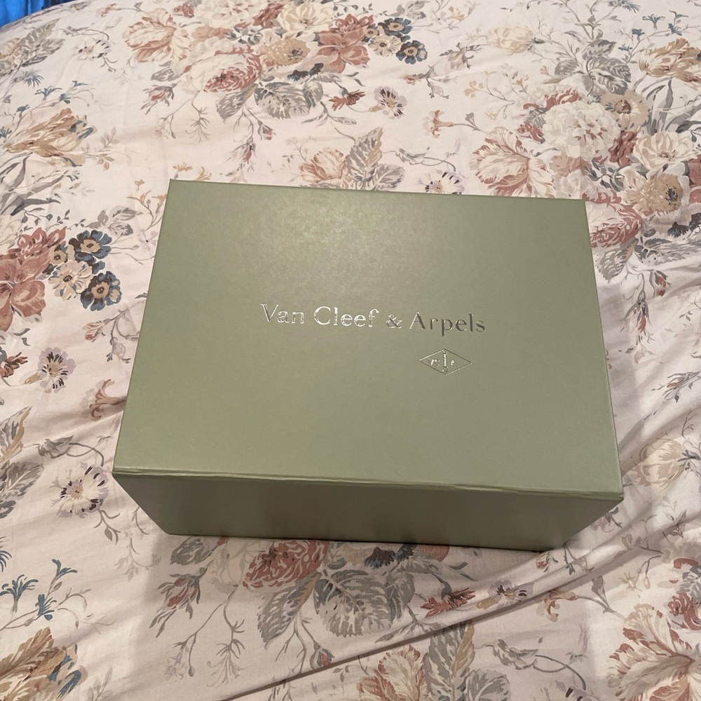 100% Authentic Van Cleef & Arpels Green Jewelry Empty Gift Box 10”X 7.5” 5.5”